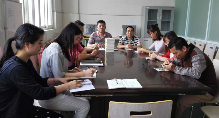 基础部党支部启动“两学一做”学习教育工作