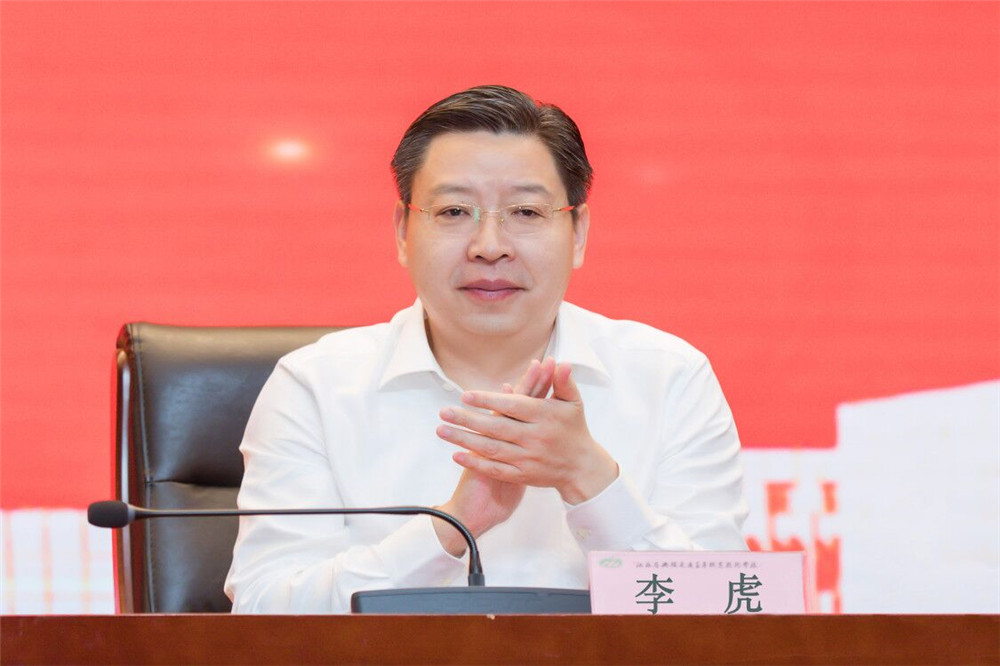 学校举行“相约云端 携梦前行”2020届学生毕业典礼