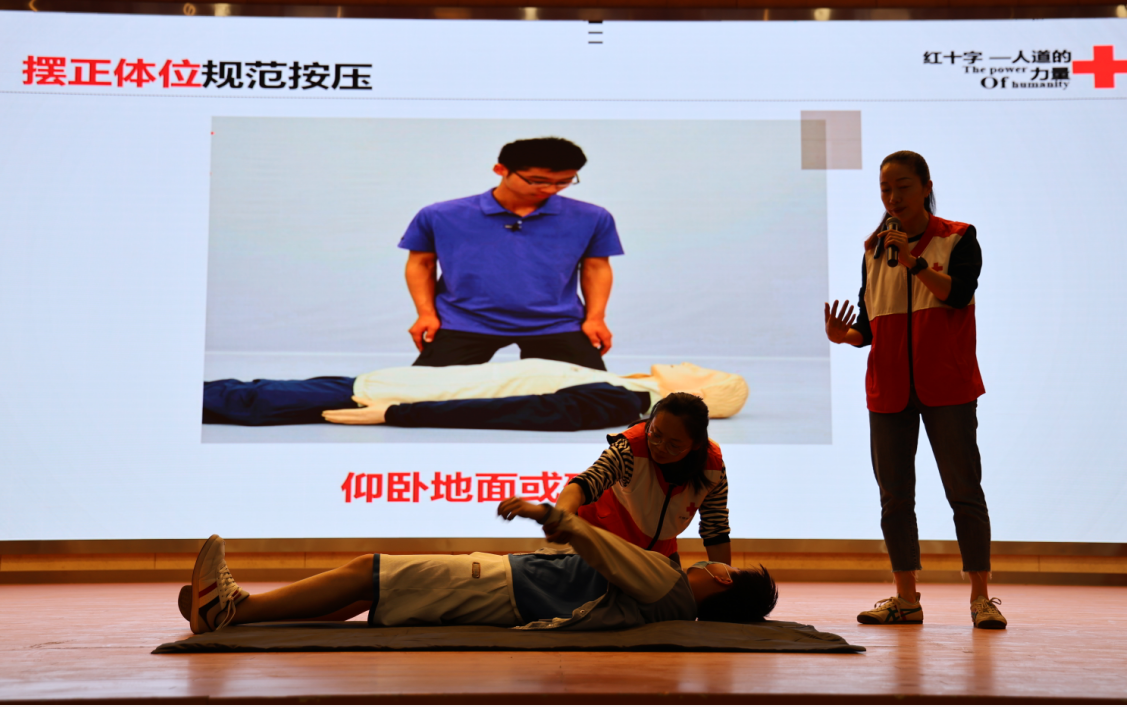 学校开展2023年第三期应急救护培训