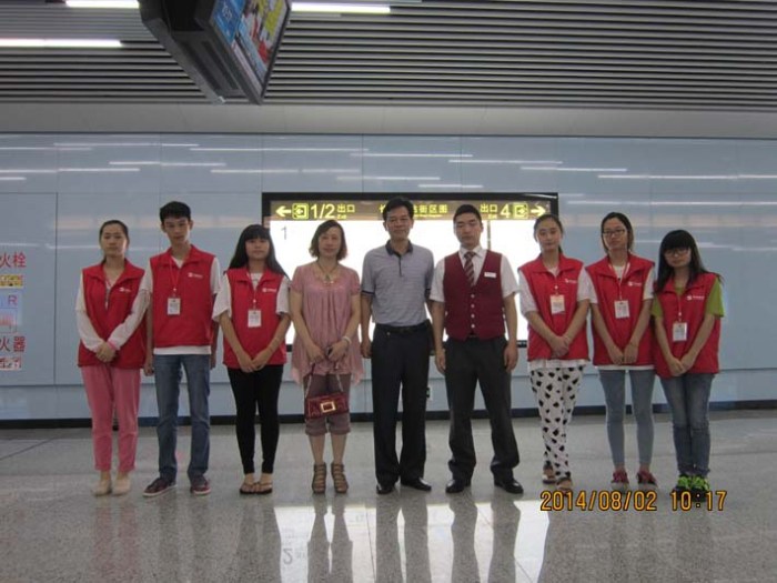 校领导慰问交通工程系暑期地铁志愿者