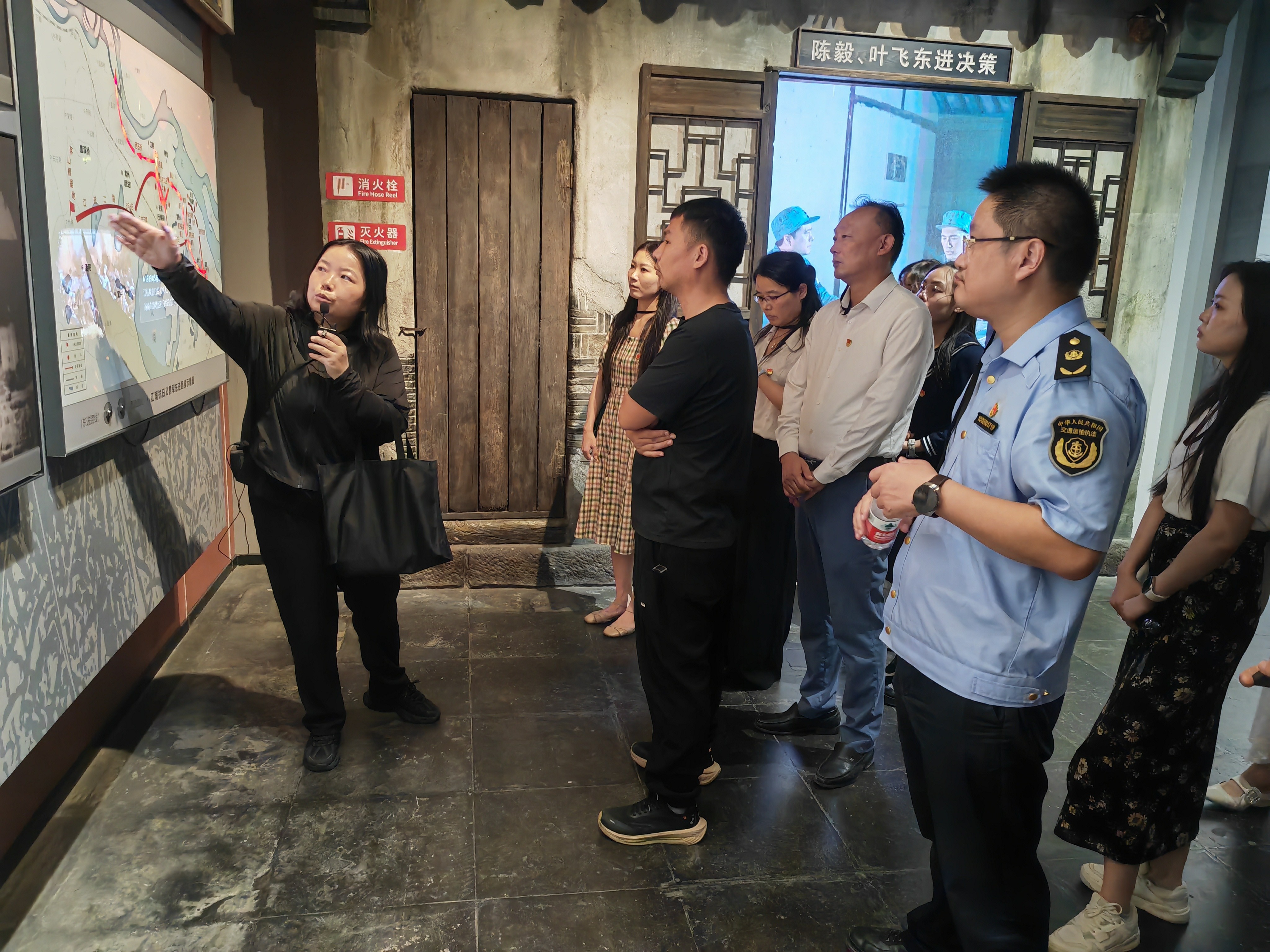 传承红色基因，共筑交通担当 ——交通工程学院党总支与盐锡支队第六大队党支部联合开展主题党日活动 