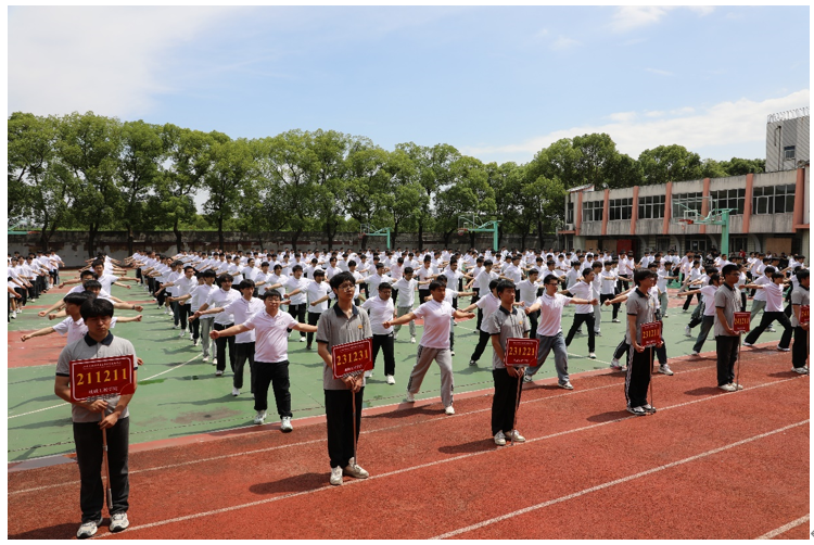 每天锻炼一小时,健康工作 50 年,幸福生活一辈子 ---机械工程学院首届广播体操比赛