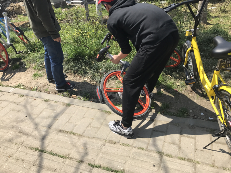 三月春风拂锡城 雷锋精神暖人心