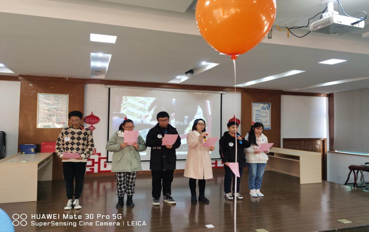 学校社团读书会与西园里社区慧读俱乐部联合举行 “雏鹰启航 2022新年联欢会”